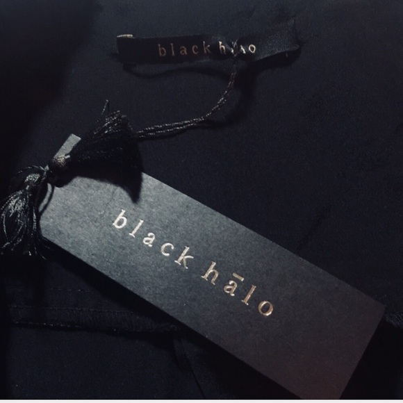 NWT Black Halo Box Pleated Blouse. - Picture 4 of 5